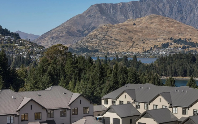 Platinum Queenstown Villas