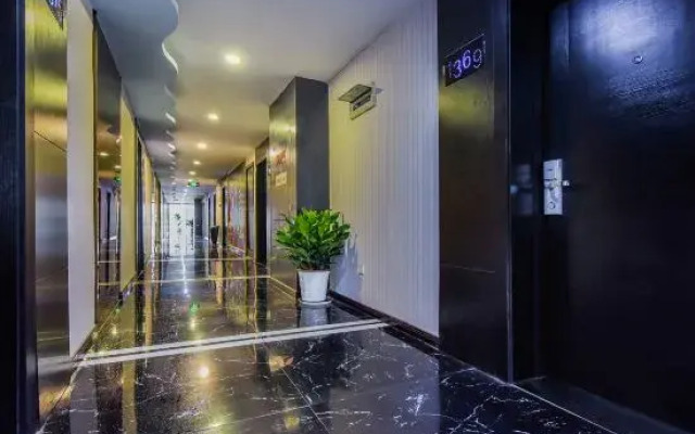 Chongqing Yueyou Landmark Hotel (Jiefangbei Hongyadong Branch)