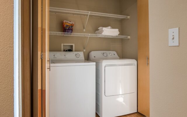 North Loop 1 BR Apt by Frontdesk