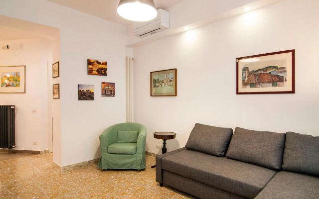 Vatican Museums Roomy Apartment