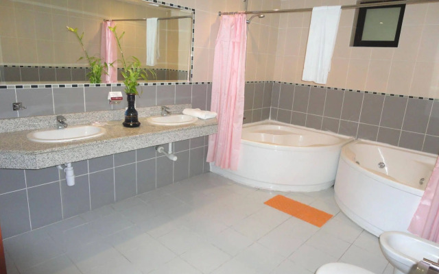 OYO 111 Infinity Suites
