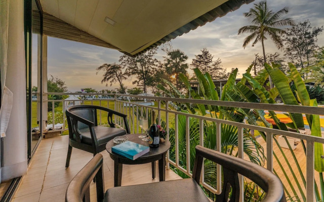 Foxoso La Beach Resort & Spa