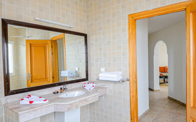 Intouriste Hôtel & Suites