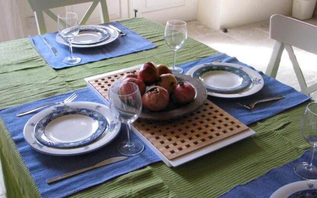 Dolphin Guest House and Studios