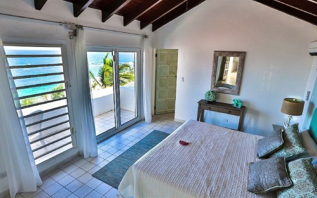 Beachfront Villa FantaSea