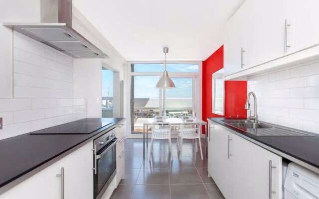 Central 2 Bedroom Apartment With Amazing Views