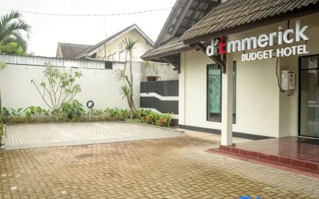 D'Emmerick Budget Hotel – Exterior – Salatiga