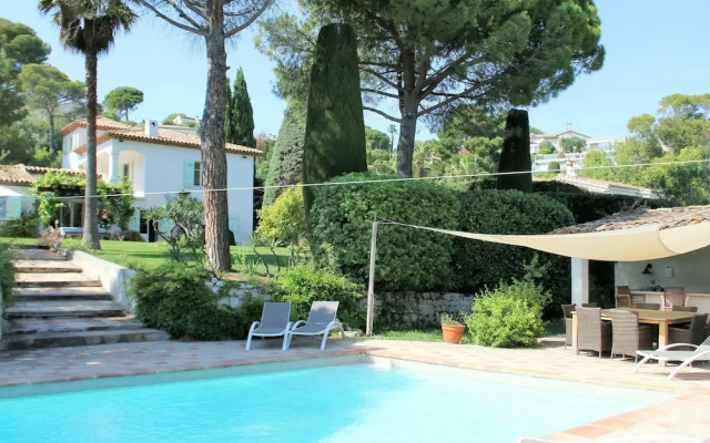 Luxurious Villa in Mougins With Swimming Pool