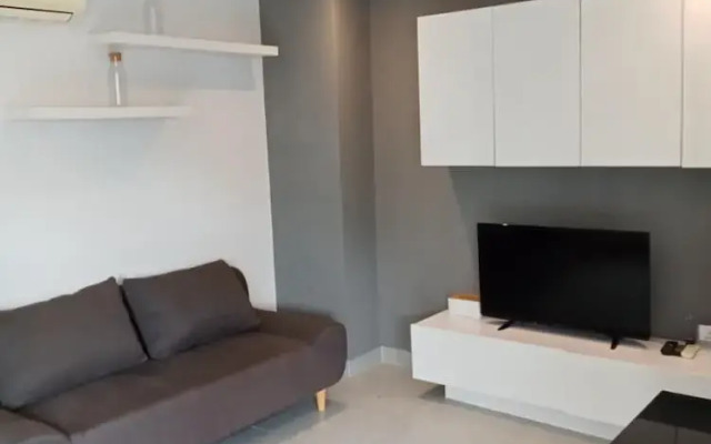 Large Corner Apt-1BR T1 207