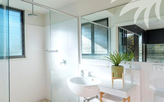 Boom 8 Boomerang Beach