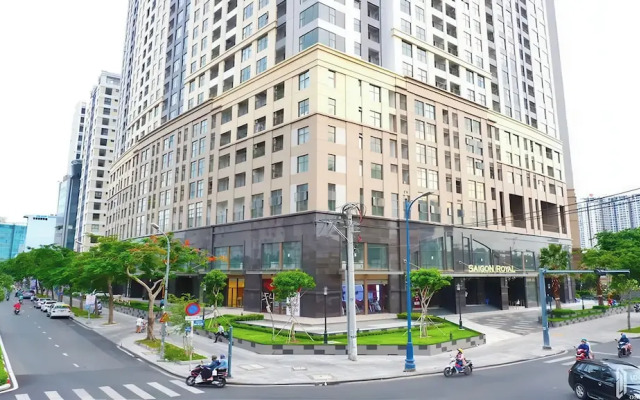 Urban Zen Saigon - Royal Apartment D4