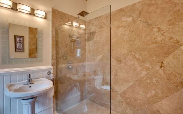 Forsyth Park 2 Bedroom Beauty