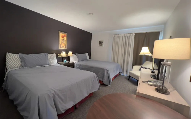 Monashee Motel