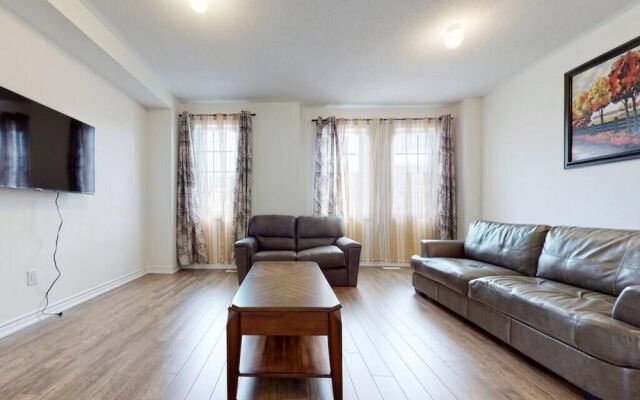 Elegant 3-bedroom House - Bowmanville