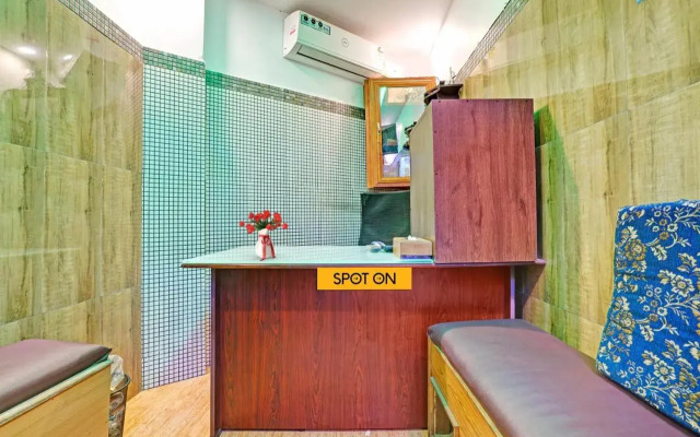 SPOT ON 807038 KKH Residency