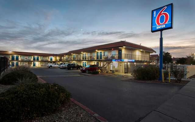 Motel 6 Albuquerque, NM - Carlisle