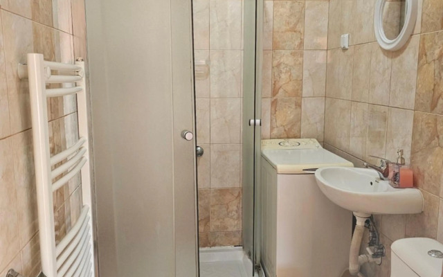 Емили Фемили Хаус