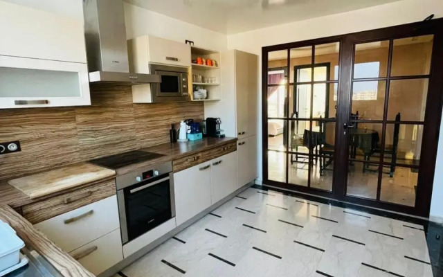 Very nice apartment near the city center & beach