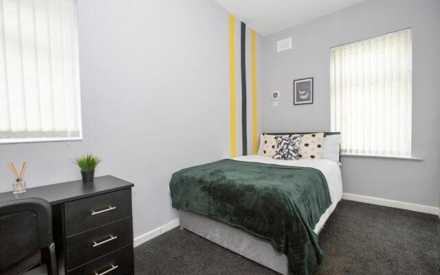 Entire 5 Bed House - Weekly Discounts - By Centre