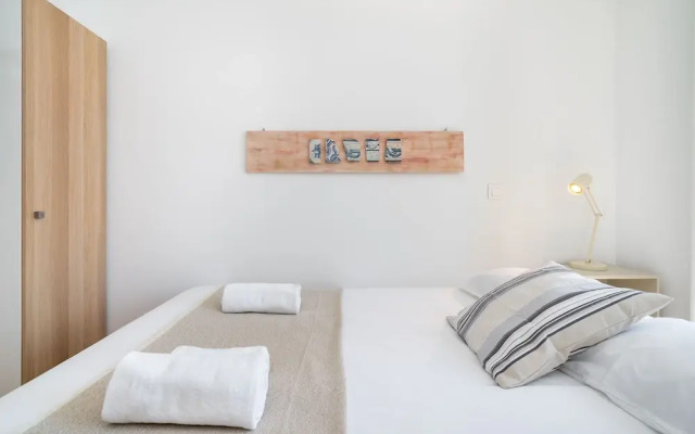 Modern Lisbon Apartments by SoulPlaces