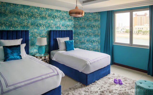 The Palm Jumeirah Villas - Frond E by LUX Holiday Home