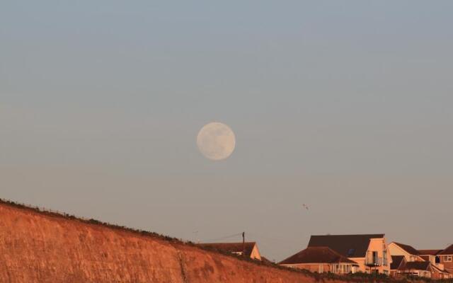 The Cliff Inn (formerly The White Schooner)