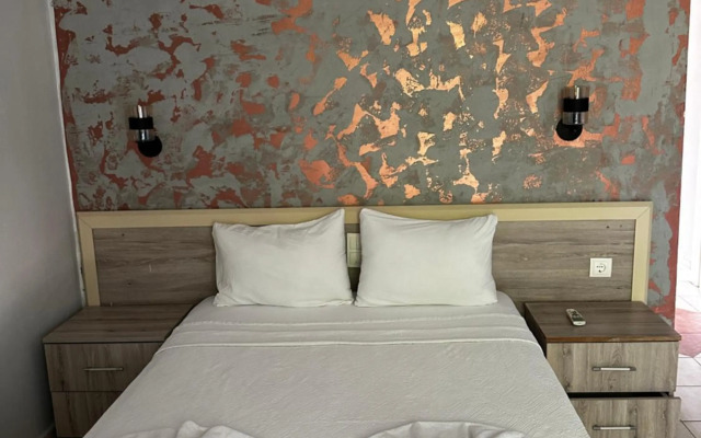 Carmina Hotel