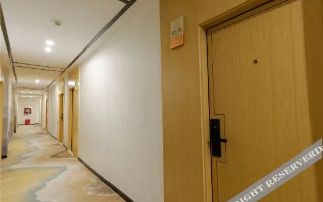 Yunqi Light Residence Hotel (Guangfeng Yuetu Plaza Branch)
