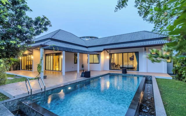 3BR Pool Villa Bathtub Near Beach V243