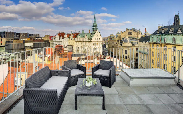 4 Arts Suites