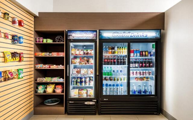 Holiday Inn Express & Suites Charlotte Arpt-Belmont by IHG