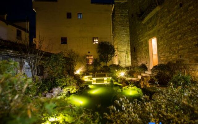 Wuhuatang Boutique Hostel