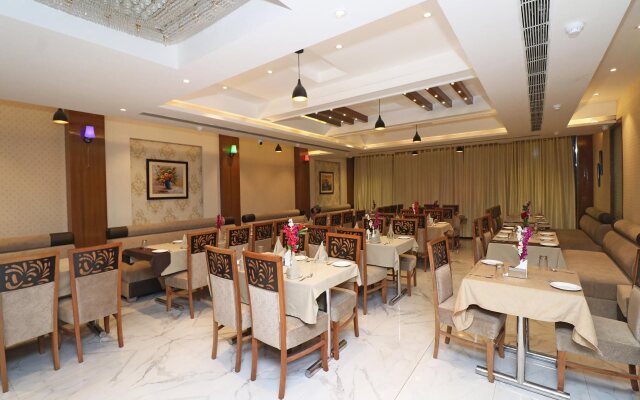 Omang Hotel by OYO Rooms