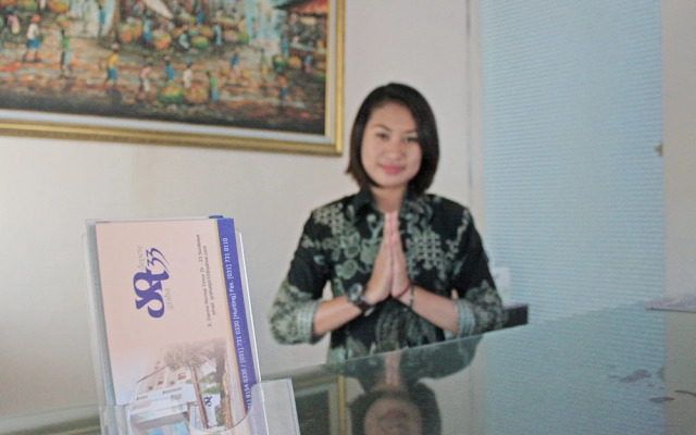 RedDoorz @ Darmo Permai