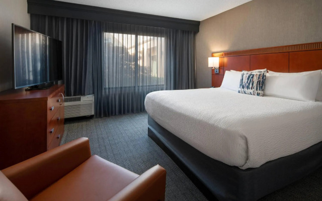 Courtyard by Marriott Bakersfield