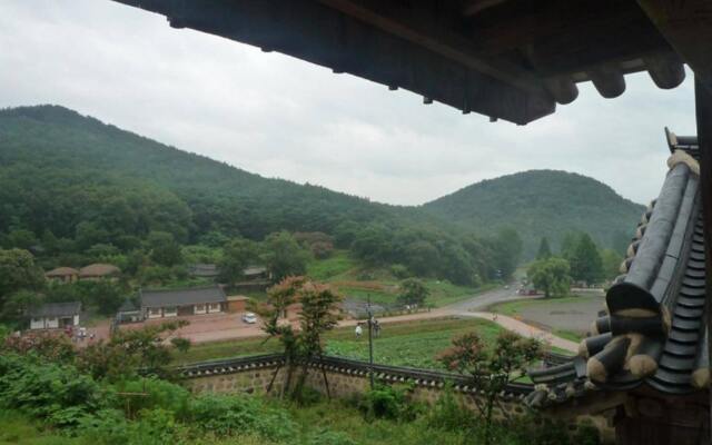 Hyangdan Hanok Guesthouse