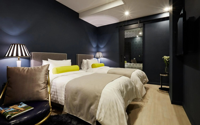 Urban Island Hotel