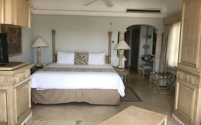 Grand Isla Navidad Golf & Spa Resort with Marina