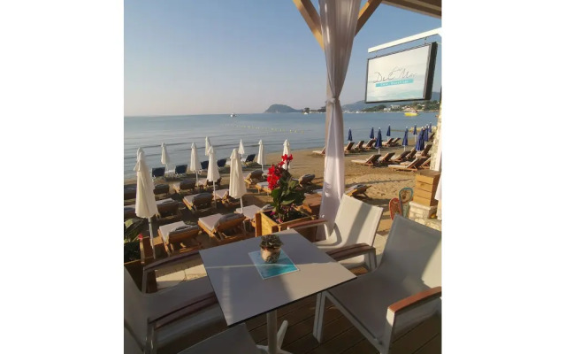 Casa Del Mar Suites & Apartments