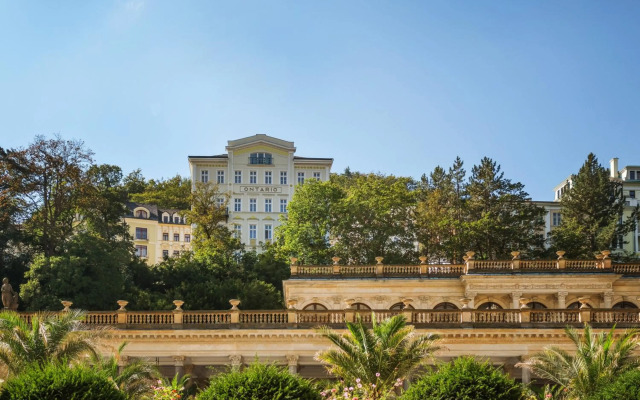 Ontario Hotel Garni