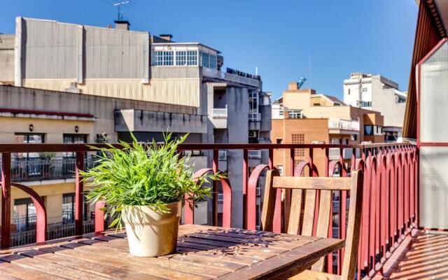 Spacious 4 Bedroom Apartment Fira BCN & Camp Nou