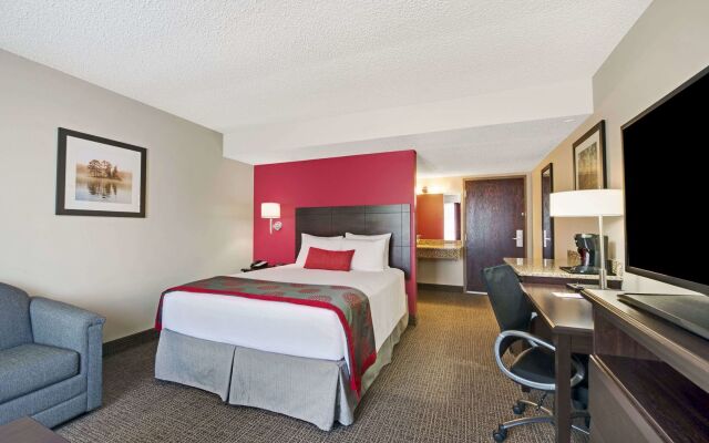 Quality Inn & Suites Columbus