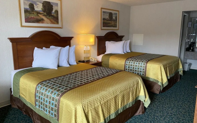 Harrisonville Inn & Suites