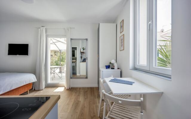 Studio apartments Yucca 2min to the sea
