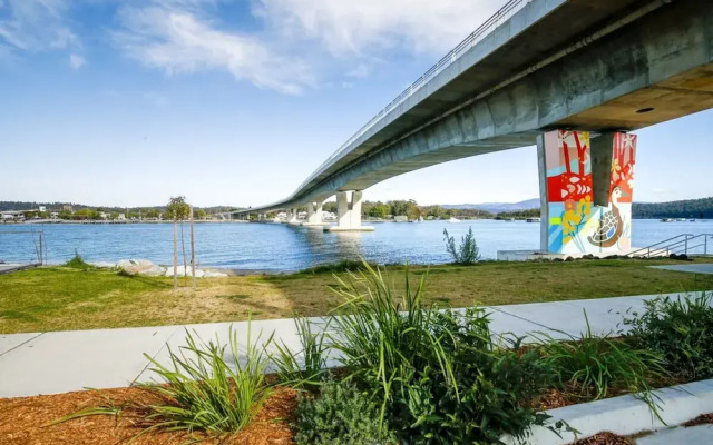 Generous 2-bed Townhouse With A Private Balcony