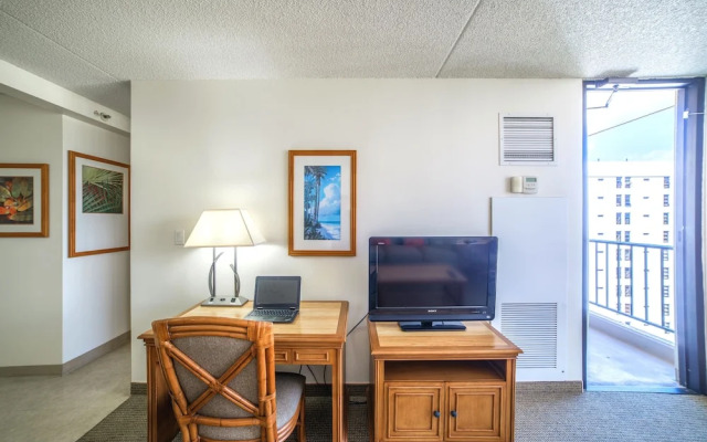 Waikiki Sunset Close to Beach with Parking