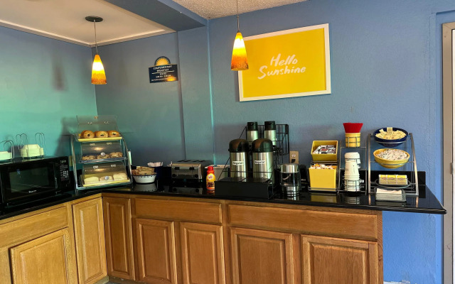 Days Inn by Wyndham Torrington