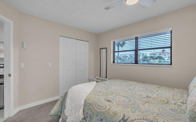 Bayshore Yacht & Tennis 211 - Premier