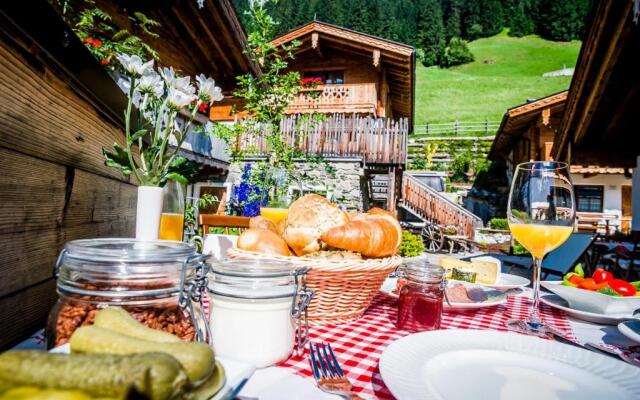 Alpendorf Anno Dazumal & Dorfgasthaus Ratschkathl