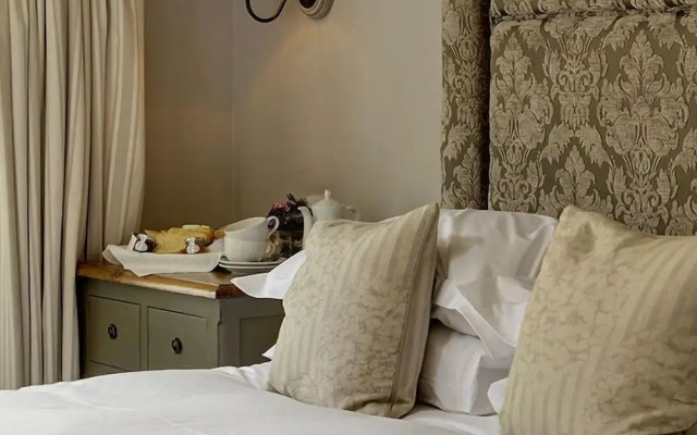 Shireburn Arms Hotel